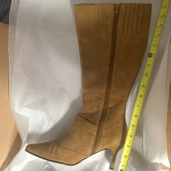 Leslie Fay Suede Boots - Picture 14 of 16